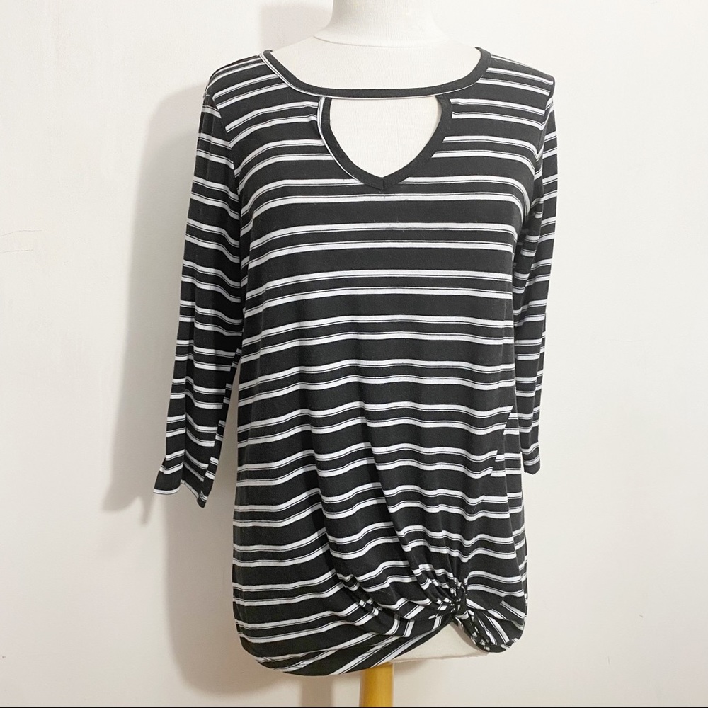 BOBBIE BROOKS keyhole neck stripe tee gather front. M Black and white